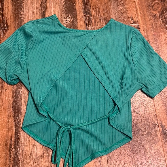 green t-shirt from eclipse, open back - Picture 2 of 2
